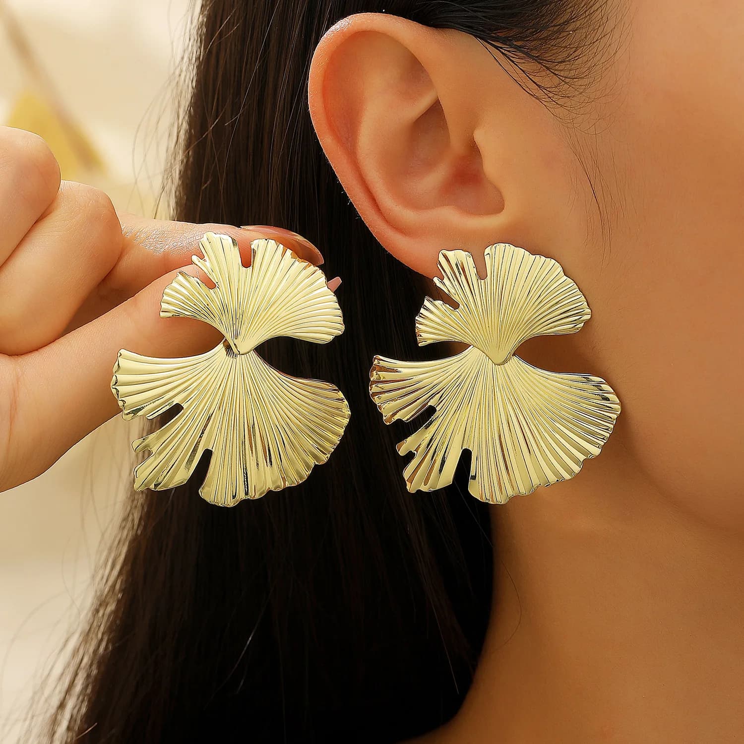 Orecchini a Foglia di Ginkgo Esagerati alla Moda per Donna, Gioielli in Metallo, Nuova Tendenza 2026, Orecchini di Lusso da Donna Color Oro