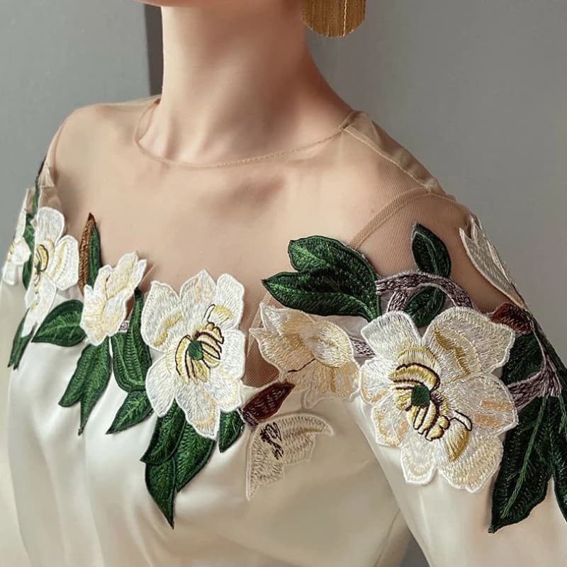 2025 Camicia ricamata vintage Elegante camicetta patchwork in rete O-Collo Top Primavera Autunno Manica lunga lanterna Abbigliamento donna 24976