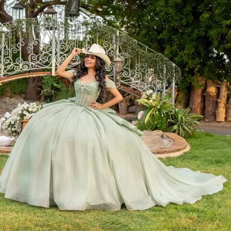 Abiti Quinceanera verde menta lucido personalizzati con spalle scoperte applique in cristallo coda lunga fiocco Vestido 15 Quinceanera