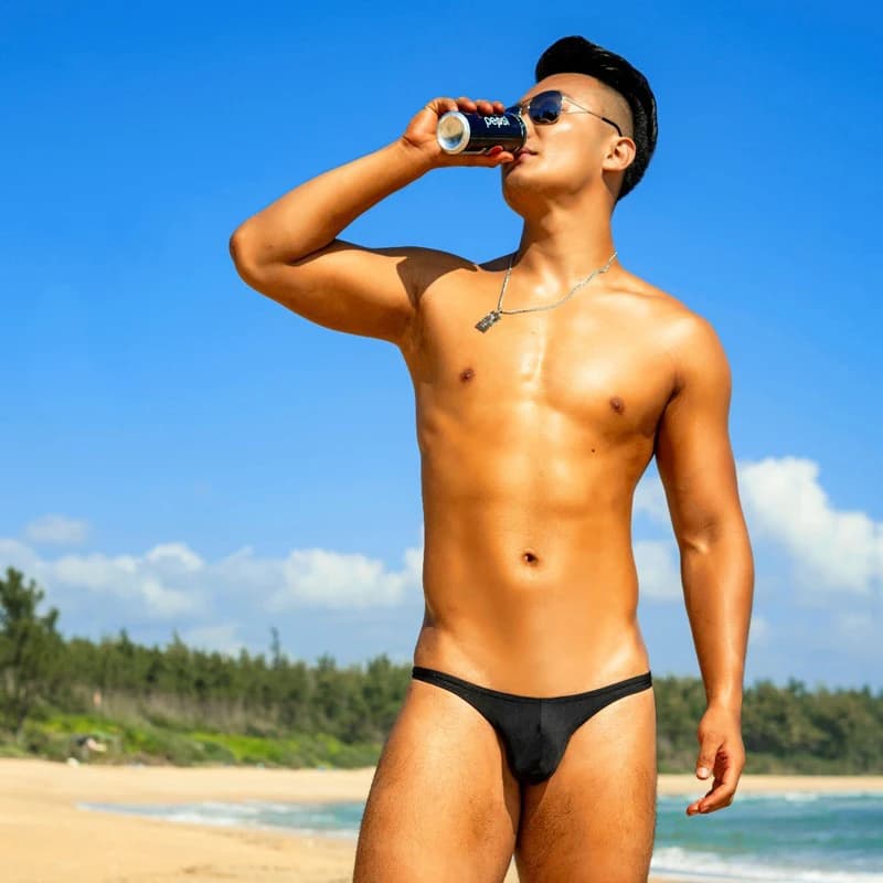 WJ33 2025 nuova spiaggia nero blu scuro sexy vita bassa uomini costumi da bagno mezzo pacchetto hip uomini costumi da bagno piscina hot gay uomini bikini slip da bagno