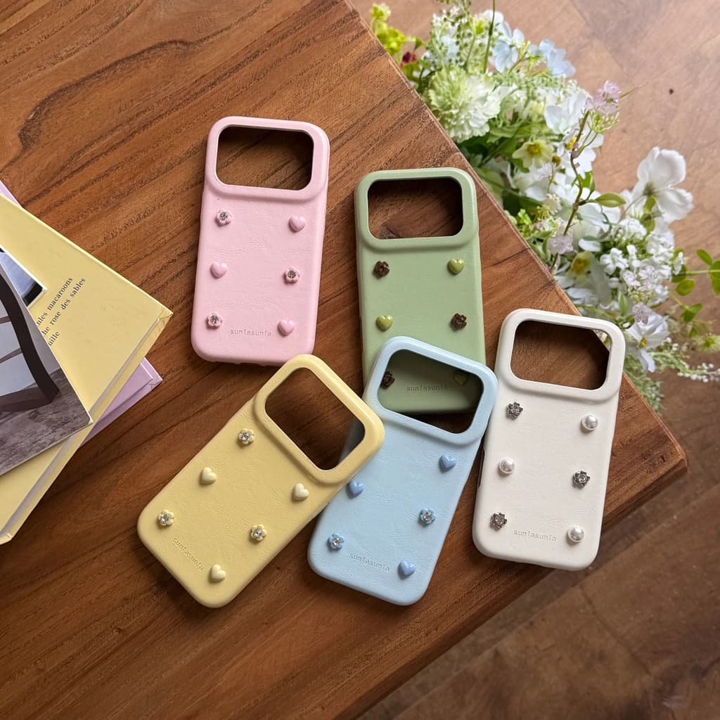 Cover per iPhone 17 16 15 14 Pro Max in Pelle Sintetica Stile Coreano con Decorazione a Sfera Floreale 3D a Cuore