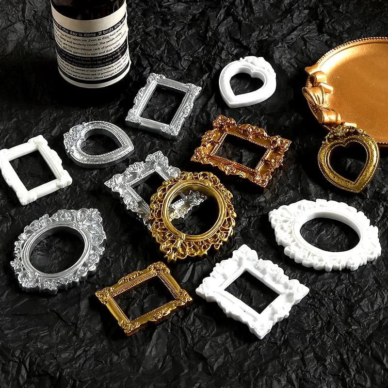 Set di 4 Cornici Fotografiche Retrò Europee in Resina, Mini Cornici Ovali e Rettangolari Dorate Vintage con Rilievo, Accessori Decorativi Fai-da-Te