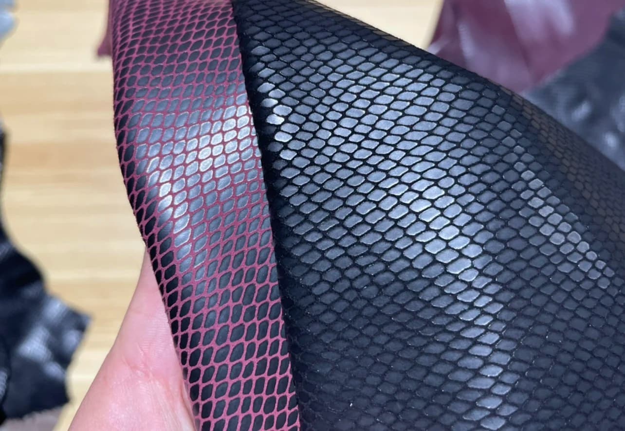 Modello in scala di pelle di pecora a pieno fiore, pelle di pecora autentica, spessore 1,0 mm, 3-4 SF vera pelle vino rosso nero