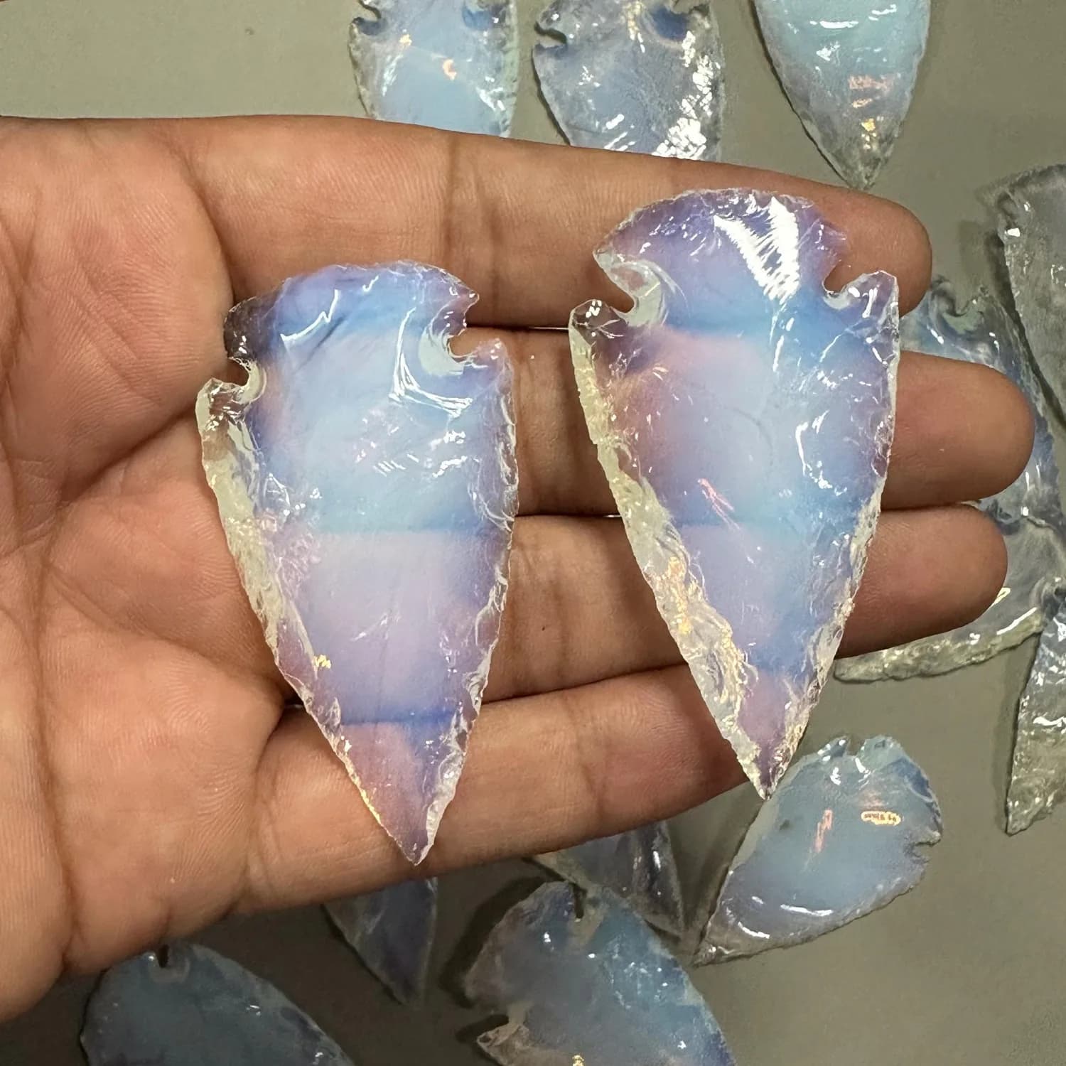 1pc Forma casuale Opalite/Opalite blu/Punta di freccia al quarzo blu, Testa di freccia a mezzaluna opalite, Testa di lancia bianca