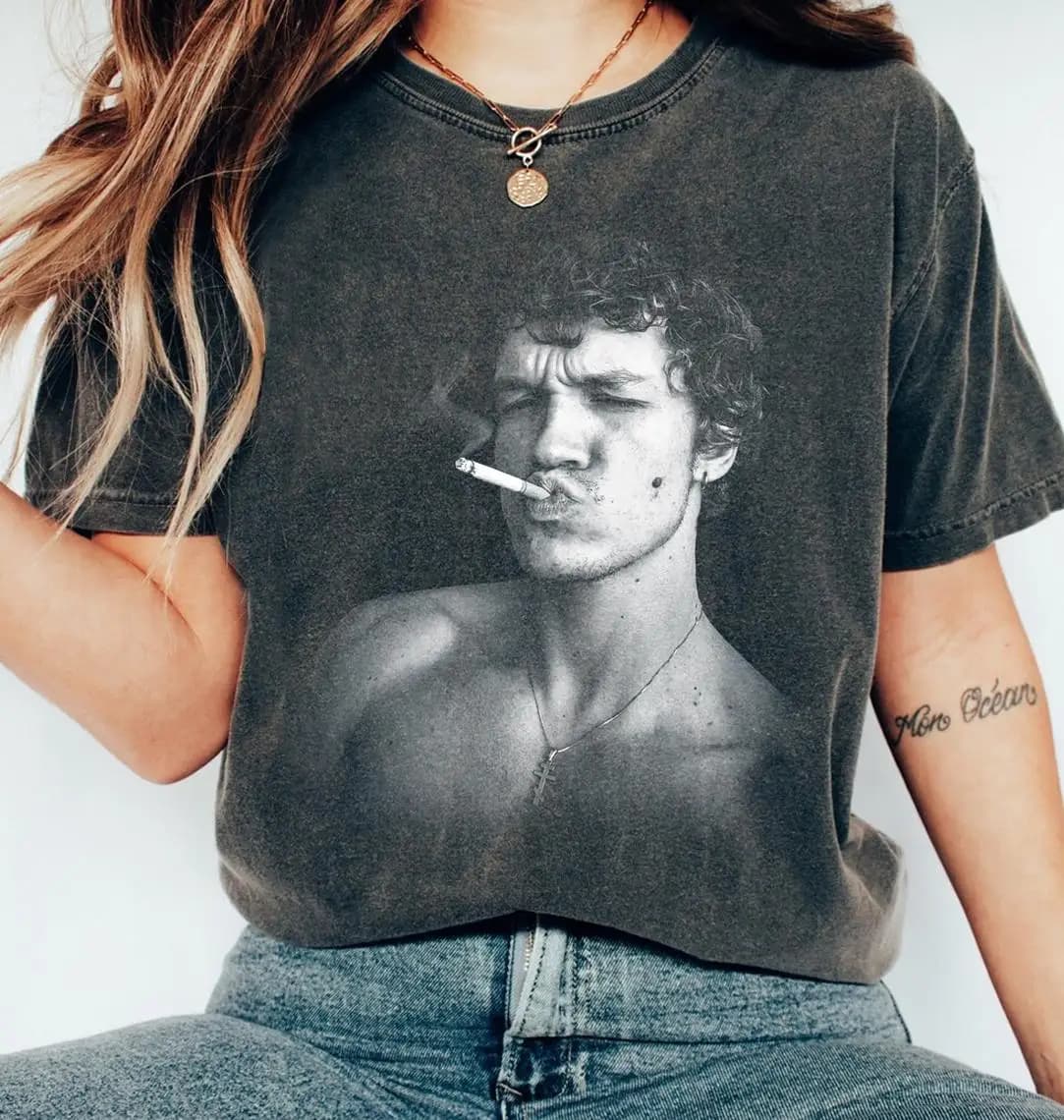 T-shirt da fumo senza camicia vintage Ilya Rozanov, merchandising vintage sexy con stella di hockey russa, regalo di rivalry riscaldato tagliente, maglietta TV riscaldata