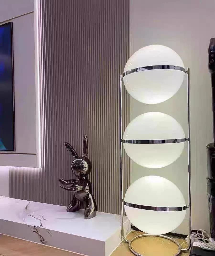 2025 Lampada da terra creativa Metallo cromato Luci a sfera in acrilico bianco LED Illuminazione di arte moderna Soggiorno Sala studio Decorazioni per la casa Lampada da scrivania
