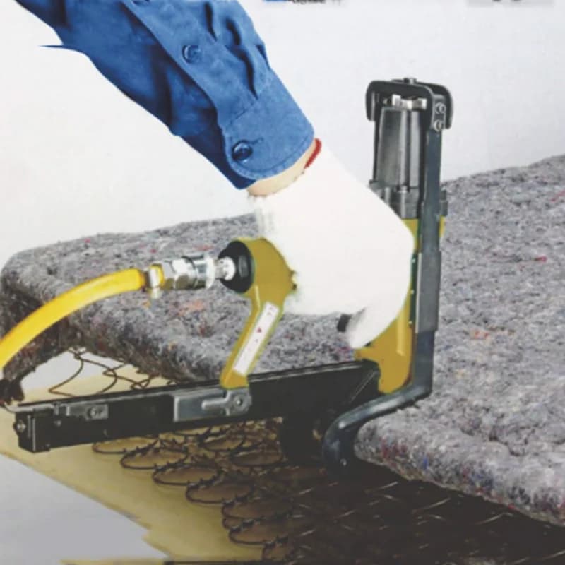 Pneumatic Nailing Gun Brown Chip Air Nailing Gun Sofa Cushion Cloth Blanket Woodworking Pneumatic Nail Gun Air Stapler P88U