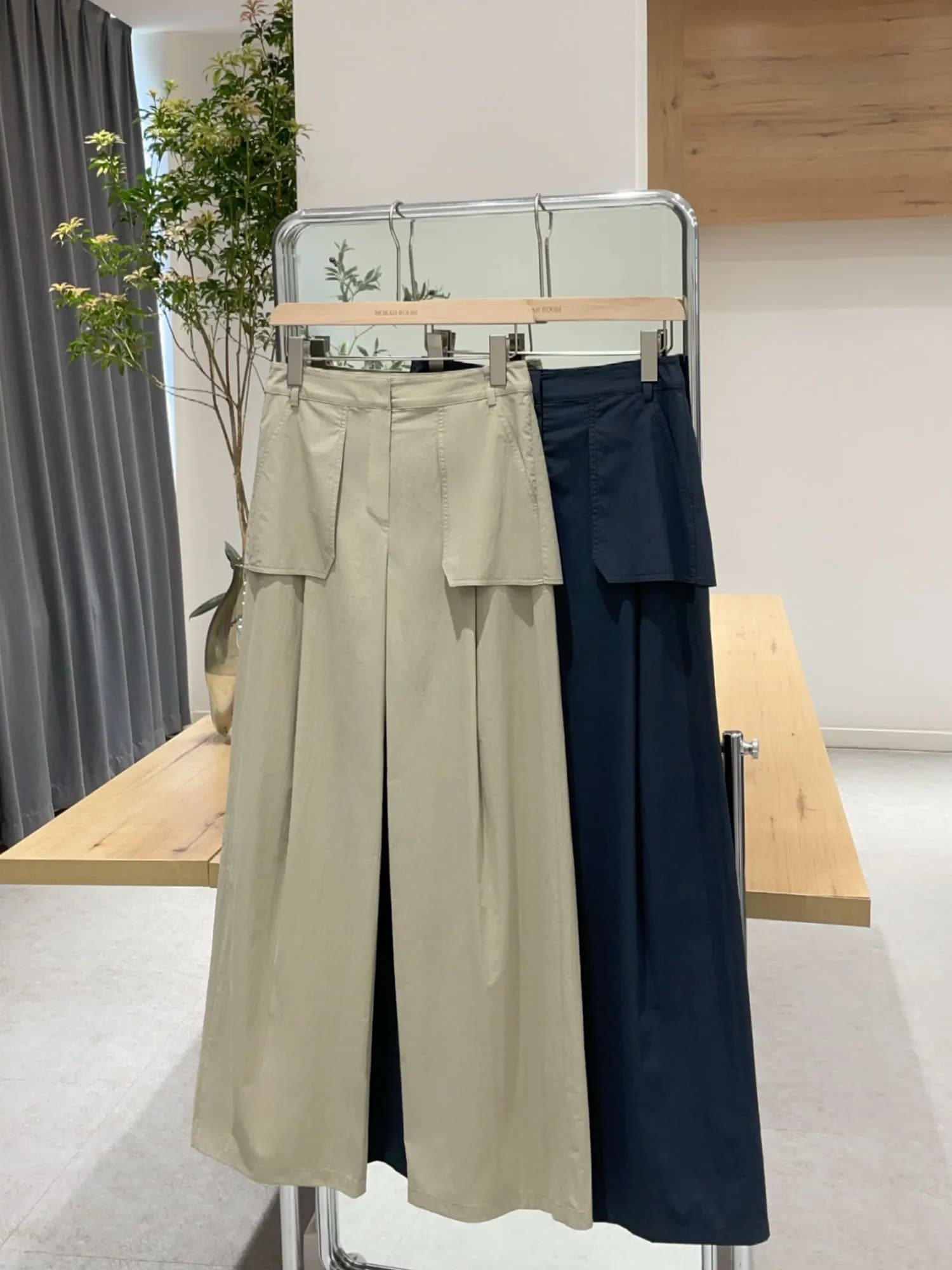 Pantaloni a gamba larga stile balletto Nok Xiaola Authentic Spring 2026, taglio dritto a vita alta con cintura, in nylon ed elastan