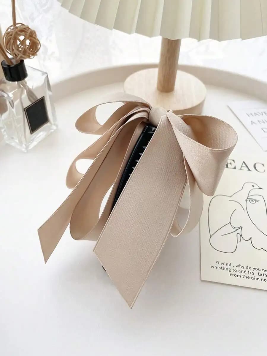 Elegante fermaglio per capelli con fiocco in raso beige per donna, accessorio per outfit quotidiano