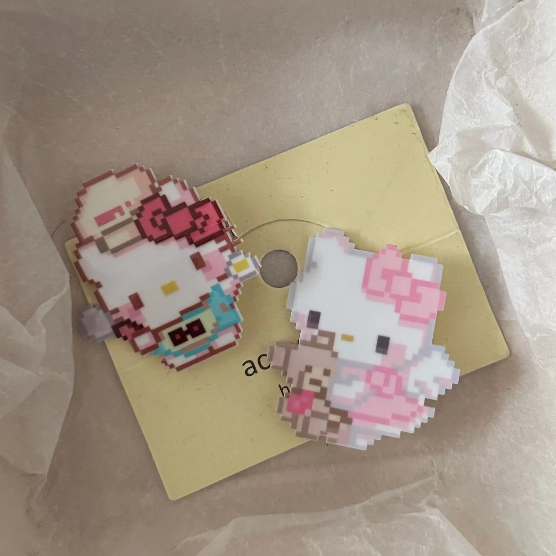 2 Pezzi Fermagli per Capelli Pixel Hello Kitty, Mollette in Acrilico Kawaii Sanrio Cartoon per Ragazze Lolita, Dolci Accessori per Capelli