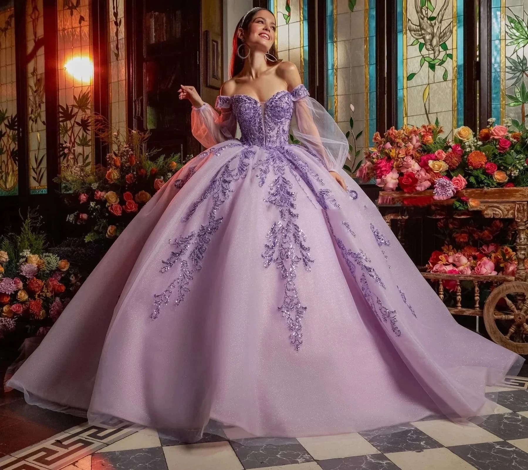Squisiti abiti Quinceanera lilla maniche lunghe paillettes appliques abito dolce 16 abito da ballo con glitter a cuore personalizzato