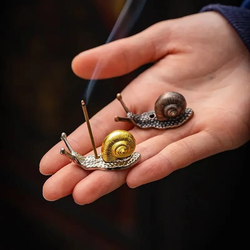 Premium Elegant Creative Snail Shape Mini Incense Stick Holder with Stand Portable Decorative for Home Office Meditate Yoga Desk