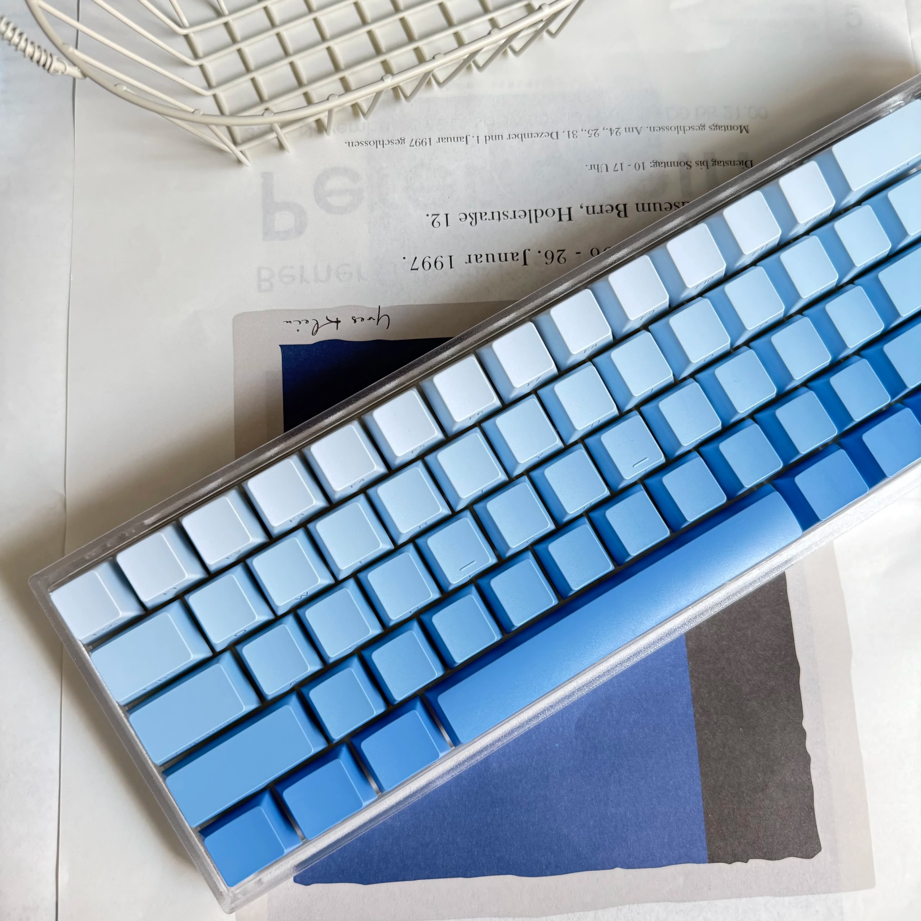 Set di copritasti PBT blu sfumato Set di copritasti personalizzati per tastiera per tastiera meccanica Copritasto stampato sul lato anteriore Cherry OEM