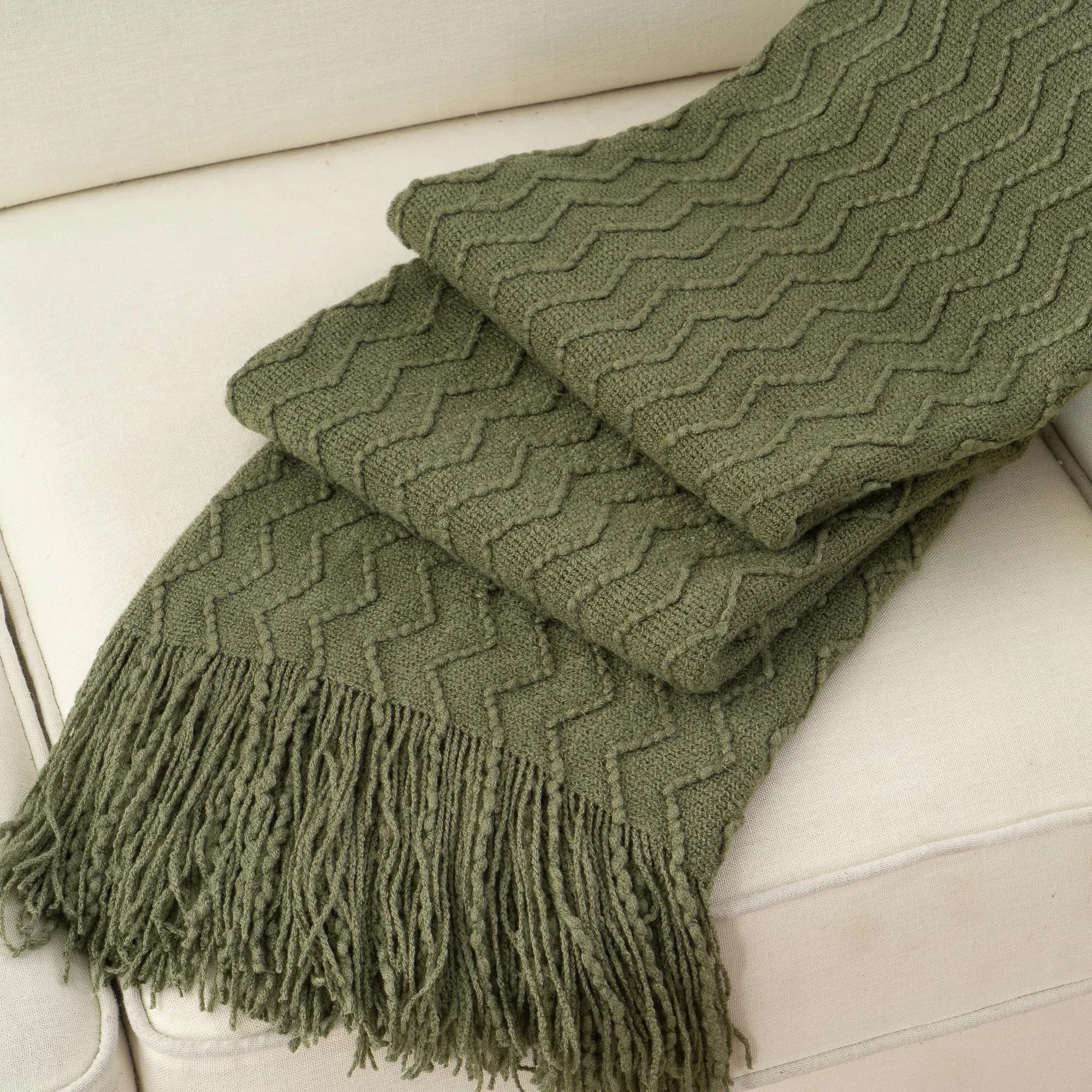 Coperta da tiro in maglia verde Battilo per letto Coperta da divano leggera con nappe Coperta scozzese lavorata a maglia decorativa per l'arredamento primaverile