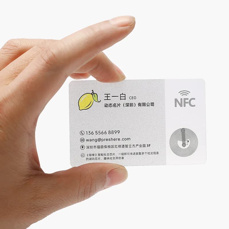 Personalizzato. Biglietto da visita NFC in plastica PVC con codice QR trasparente resistente alle macchie, leggero e impermeabile