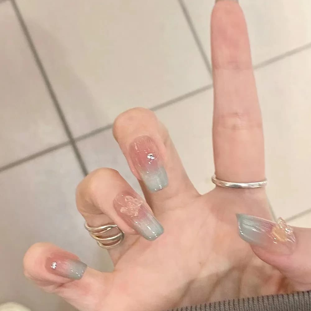 Nuovi Adesivi per Unghie Minimalisti a Occhio di Gatto Sorridente 2026, Nail Art con Strass a Farfalla, Manicure Francese in Gel con Punte per Unghie Applicate a Mano