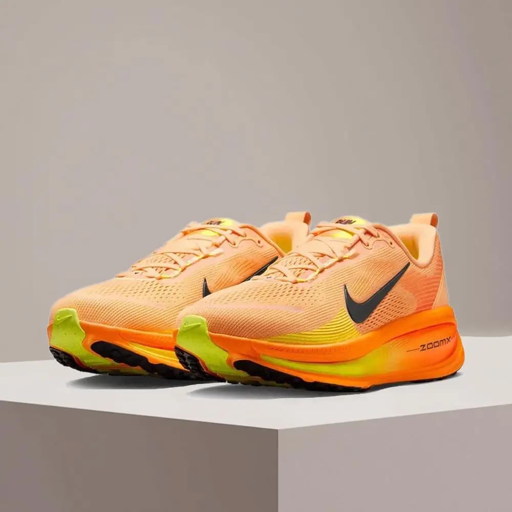 NIKE VOMERO 18 Scarpe da corsa eleganti e versatili da uomo: scarpe da corsa comode e imbottite per l'allenamento HM6803-700