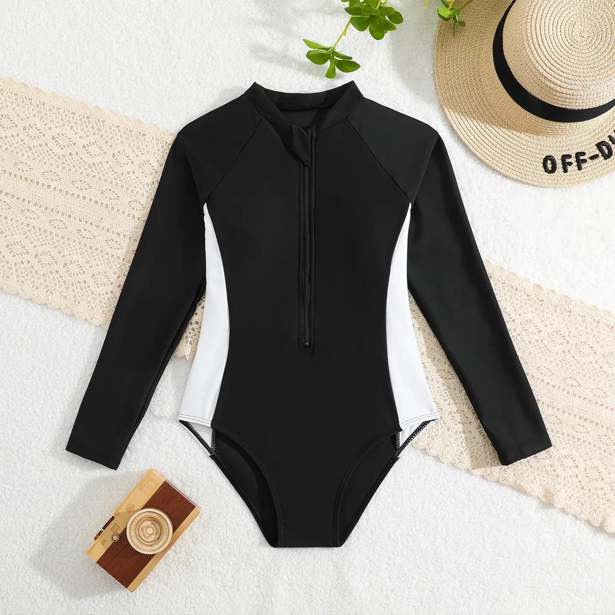 Full swimsuit for children, black and white, long sleeves, with half front zip, high neck, sun protection, anti-UV.