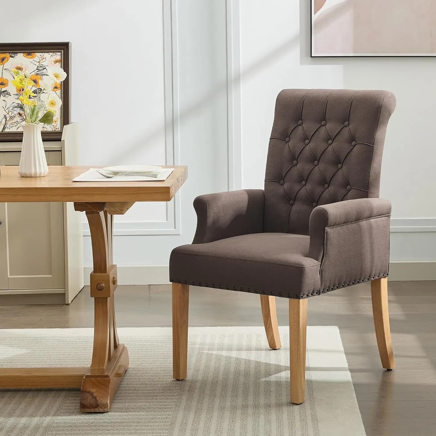 Sedia da pranzo in tessuto con braccioli, sedie imbottite trapuntate con schienale alto per sala da pranzo, poltrona decorativa con gambe in legno massello, personalizzabile