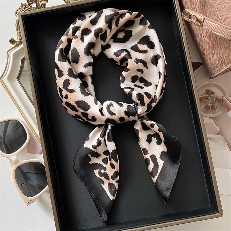 Silk scarf with 70 cm square luxury leopard print Women's belt Small hair scarves Fazzoletto female bandana Foulard