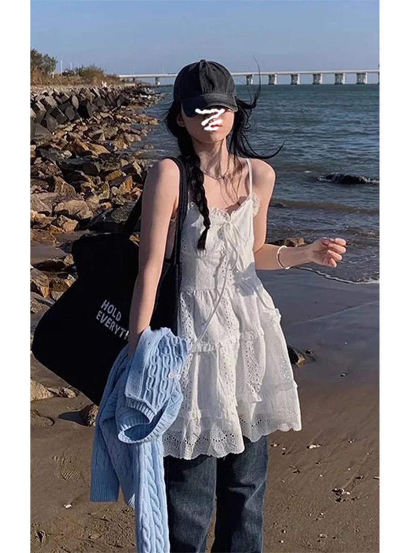 Abito Estivo da Donna Stile Coreano con Pizzo e Scollo all'Americana, Ricamo Floreale Bianco, Vestito a Trapezio con Nodo e Vita Alta, Collezione 2026