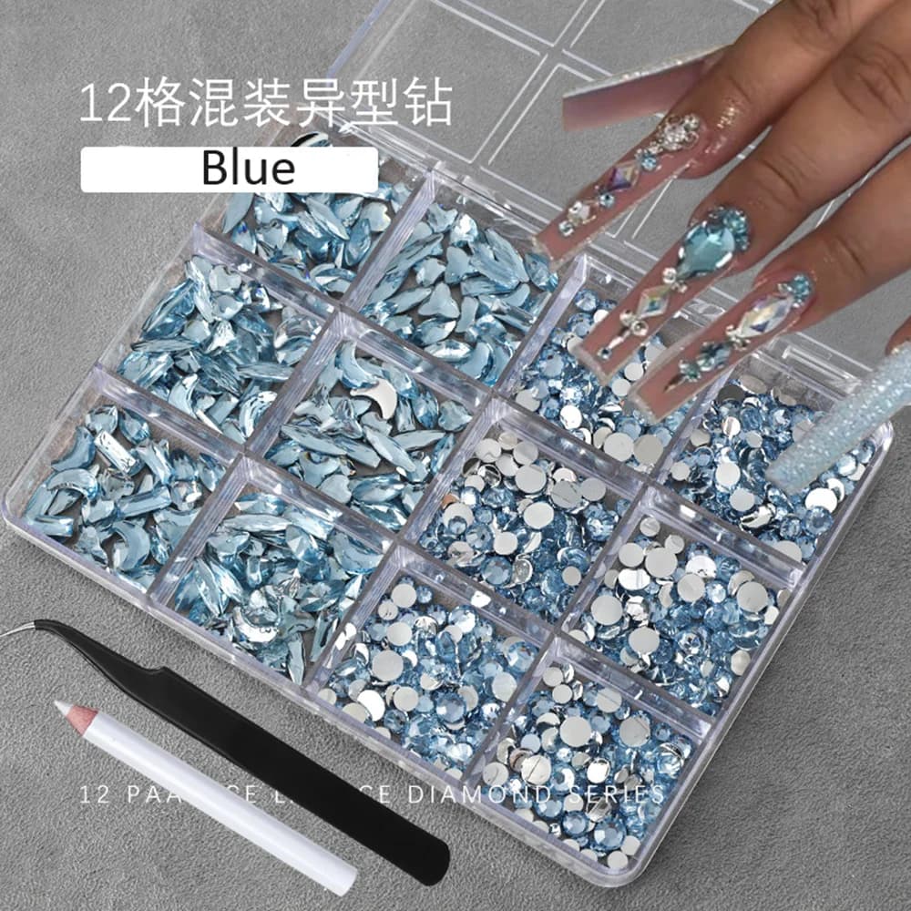 12 Griglie di Strass 3D Blu Baby Multiforma per Nail Art, Diamanti in Resina a Fondo Piatto, Charm Lusso per Decorazioni Unghie Fai da Te