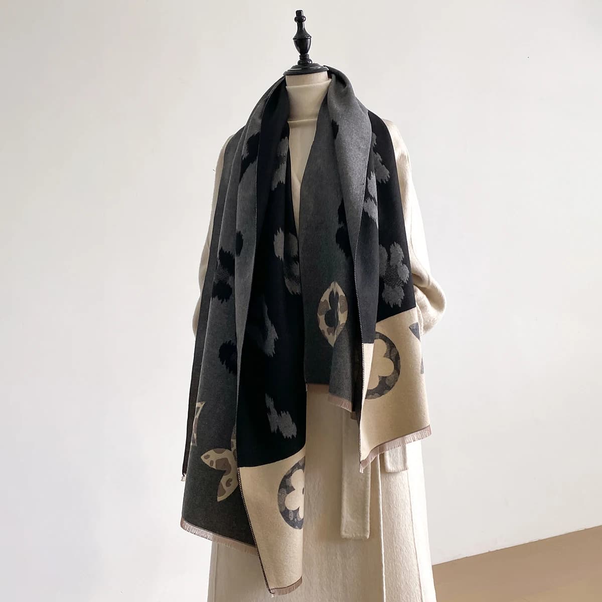 Elegant Ladies Pashmina Jacquard Imitation Cashmere Scarves Winter Thick Warm Two-Sided Shawl Coldproof Windproof Blanket Scarf