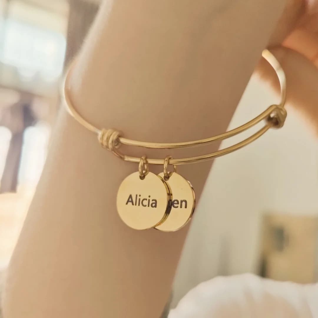 Custom Bangles for Women Personalized Carving 1-8 Names Round Pendant Stainless Steel Friendship Bracelet Jewelry Pulsera Mujer