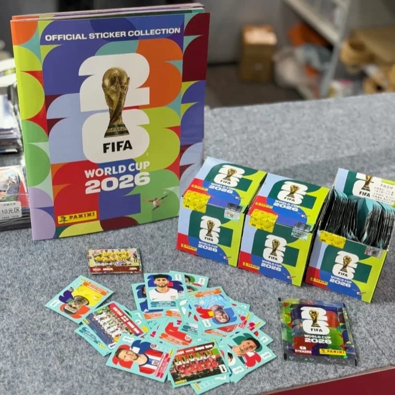 FIFA World Cup 2026 Panini ™ Collezione Ufficiale di Adesivi FIFA Autorizzati da Panini, Decorazioni e Giocattoli in Stock