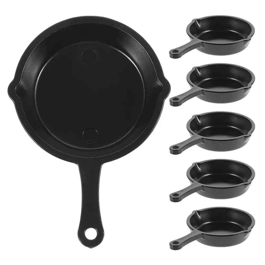 6 adorable and realistic mini pans, small miniature kitchen decoration pans, wear-resistant plastic, for the doll house.