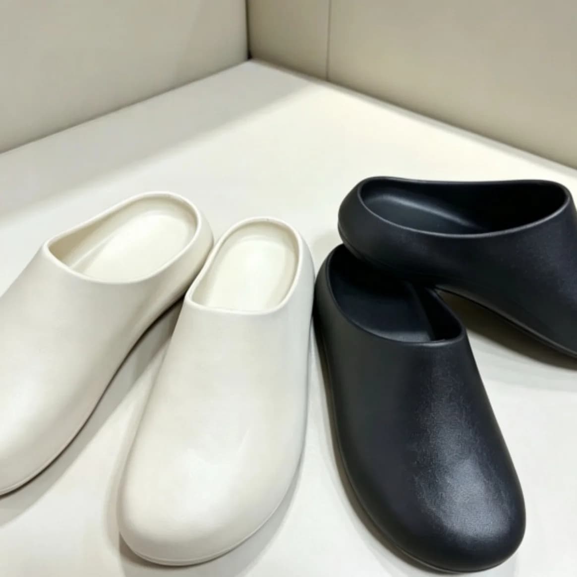 Pantofole da donna con punta chiusa, leggere, casual, con suola spessa in Eva, per tutte le stagioni, adatte per chef, medici e infermieri, ideali per il lavoro medico quotidiano in ambienti interni ed esterni.