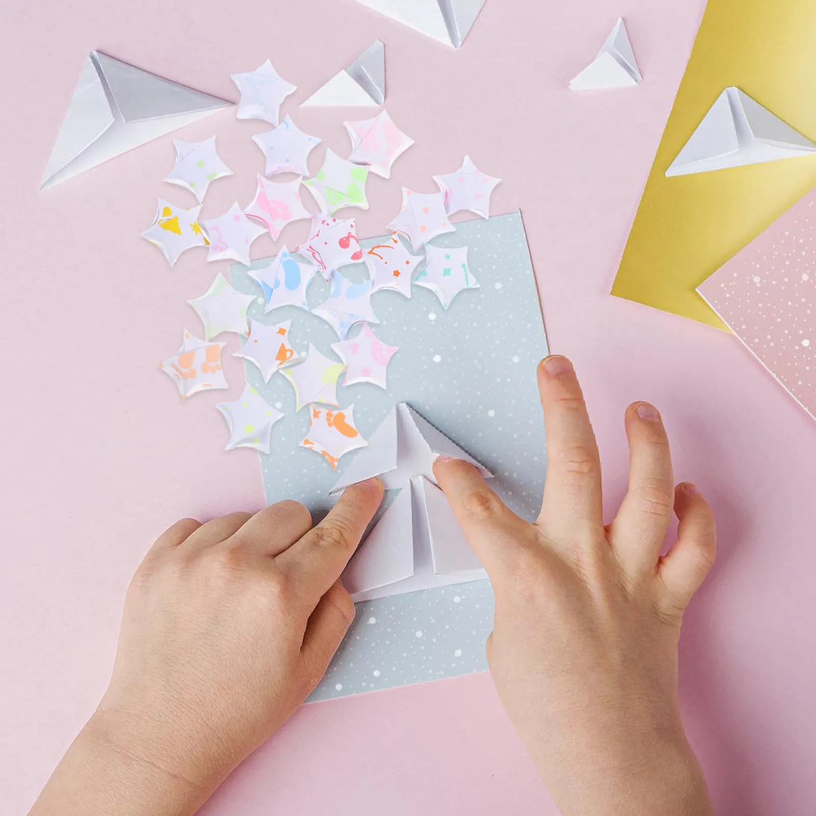 840Pcs Decorative Star Paper Strips for Origami DIY Projects Fine Edge Safe for Kids Holiday Party Wedding Christmas Decoration
