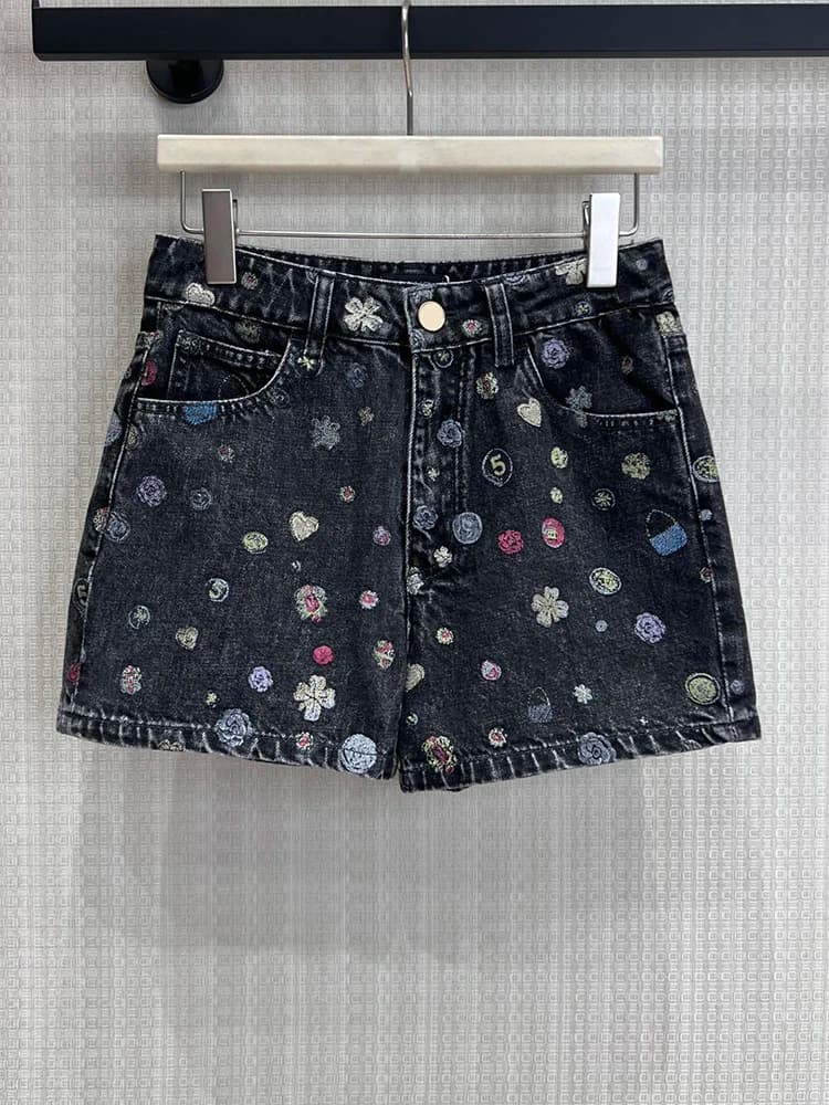 Low-life sexy woman shorts with geometric print, cowboy style, slim fit, multitasche, straight leg, for summer parties
