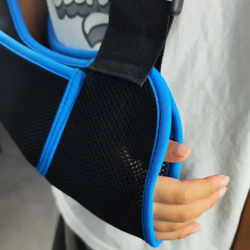 Fascia per braccio traspirante con cinturino regolabile, protezione portatile per il polso, cuscinetti spessi per la spalla, facile da indossare, immobilizzatore per spalla