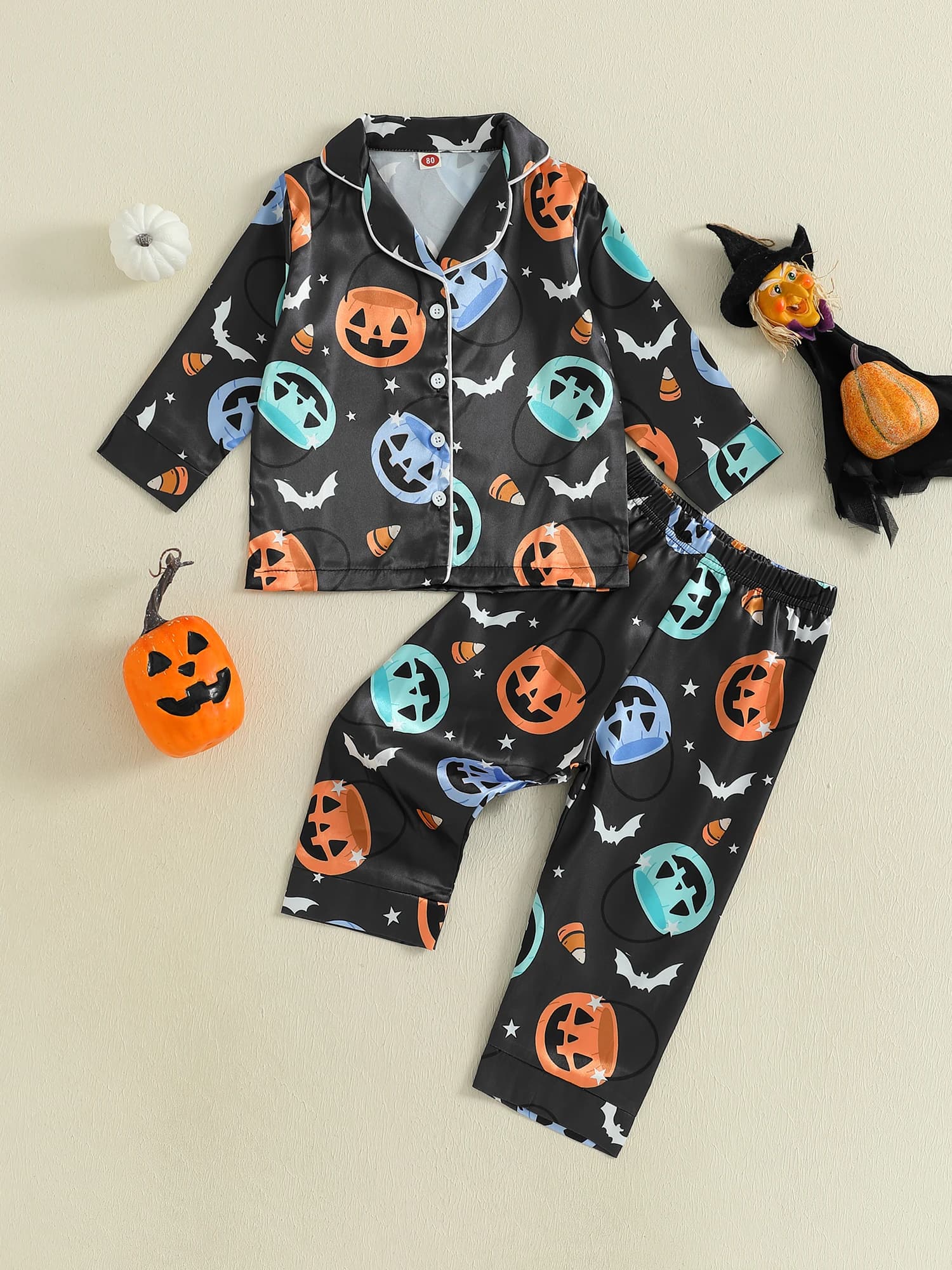 Pigiama in raso per Halloween per bambini con stampa di fantasmi spettrali, top con bottoni e risvolto a maniche lunghe e pantaloni coordinati per un