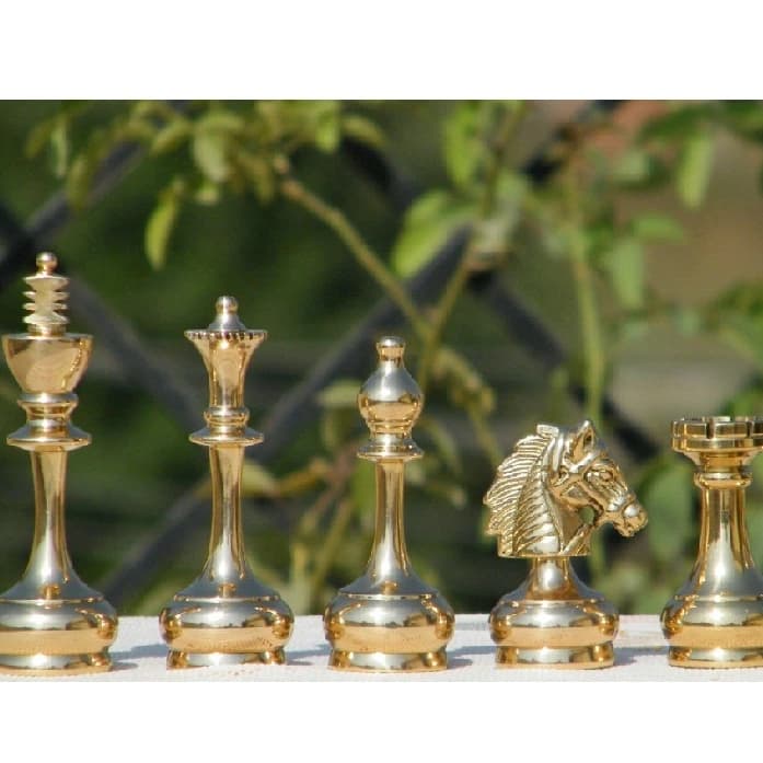High-quality children's metal brass chess set Diversified design Goth knight chess pieces Plastic board Fun sitting game