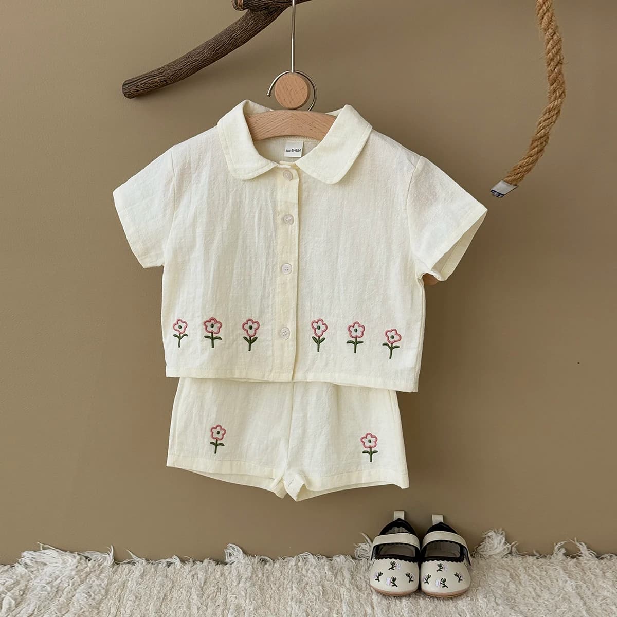 Set di tute per bambini calde estive carine Camicia in cotone con fiori ricamati + pantaloncini Abbigliamento sportivo casual per bambini Vestito per bambini alla moda