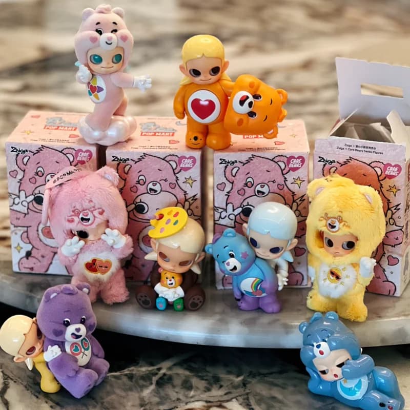 POPMART CareBears x Zsiga Series Blind Box Mystery Box Guess Bag Giocattoli Bambola Carina Anime Figure Ornamenti da Scrivania Collezione