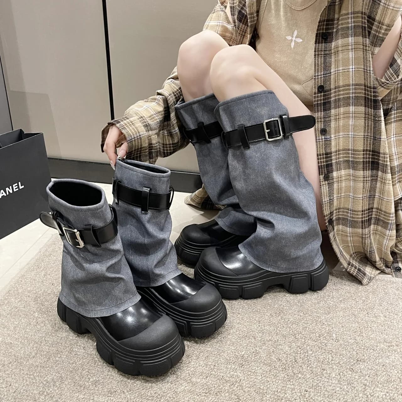 Nuovi stivali alti alla coscia da donna invernali moda punta tonda Slip On stivali lunghi Casual da donna scarpe con fondo spesso