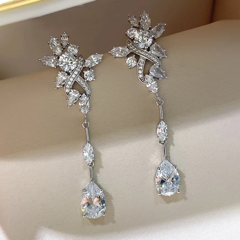 Huitan Nuovi orecchini lunghi alla moda per le donne pieni di cristalli cubici di zirconi Bling Bling Accessori femminili Gioielli per feste di nozze