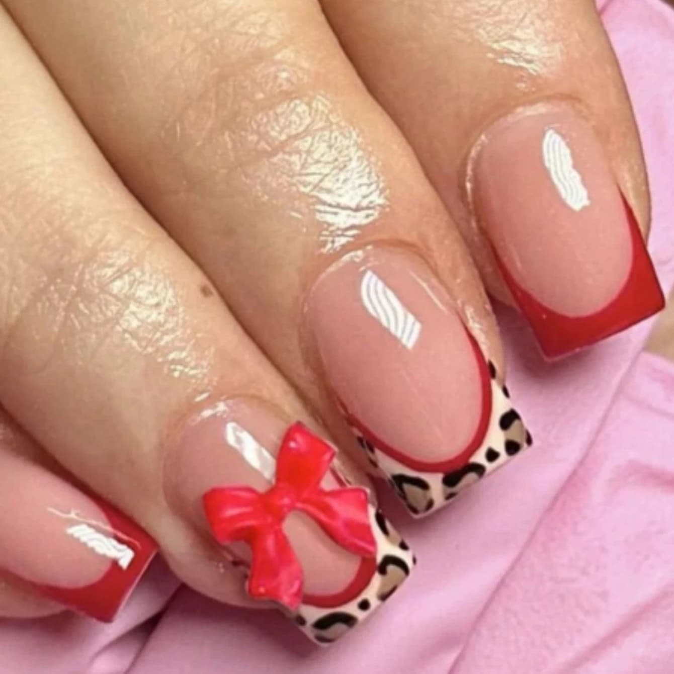 10 pieces- Short-shaped fake nails with red bow - Set of fake nails with full cover-1 nail file and 1 kit of nail glue stickers