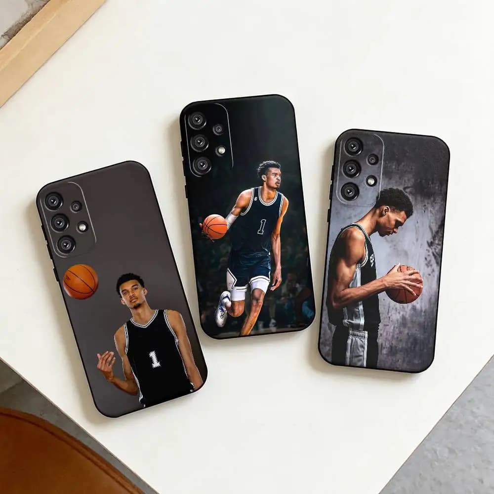 Cover per Telefono con Stampa del Campione di Basket Victor Wembanyama per Samsung S25, S24, S21, S22, S23, S30, Ultra, S20, Plus, Fe, Note, 10, 9, 5G, Colore Nero
