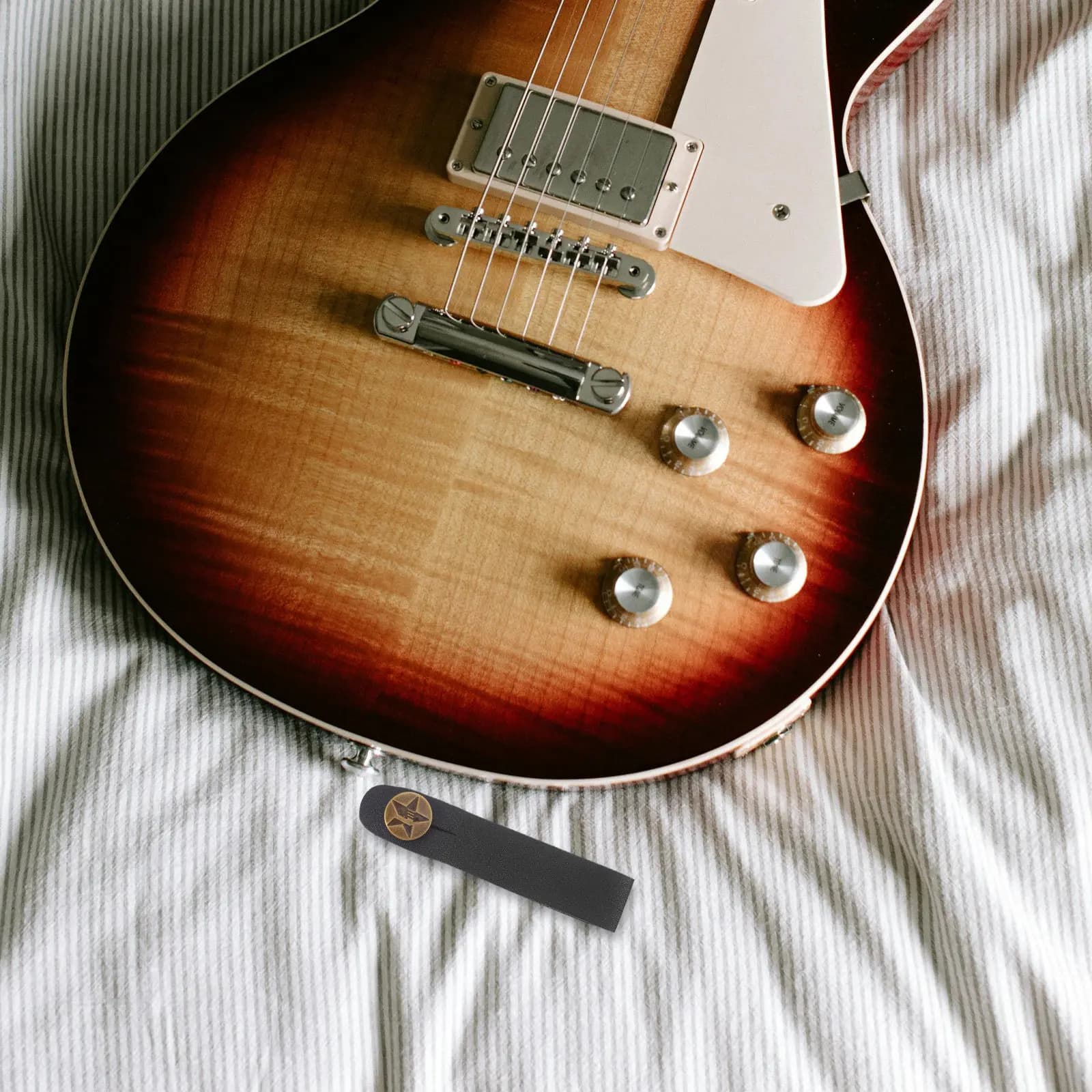 Set di 1 Cinghia per Paletta Chitarra Antiscivolo Regolabile con Fibbia Antiscivolo in Materiale Resistente per Chitarra Acustica, Elettrica e Ukulele