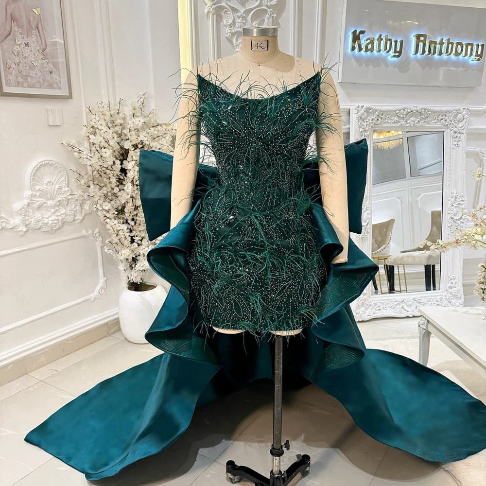 Nuovo abito da sera a trapezio con piume verde smeraldo di lusso, perline scintillanti, abito da ballo con paillettes e abito da spettacolo con fiocco in raso