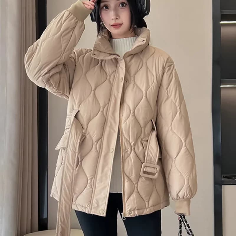 Giacca invernale da donna piccola profumata Nuova moda Colletto rialzato Medio lungo Piumino caldo in cotone Cintura Capispalla Parka femminile