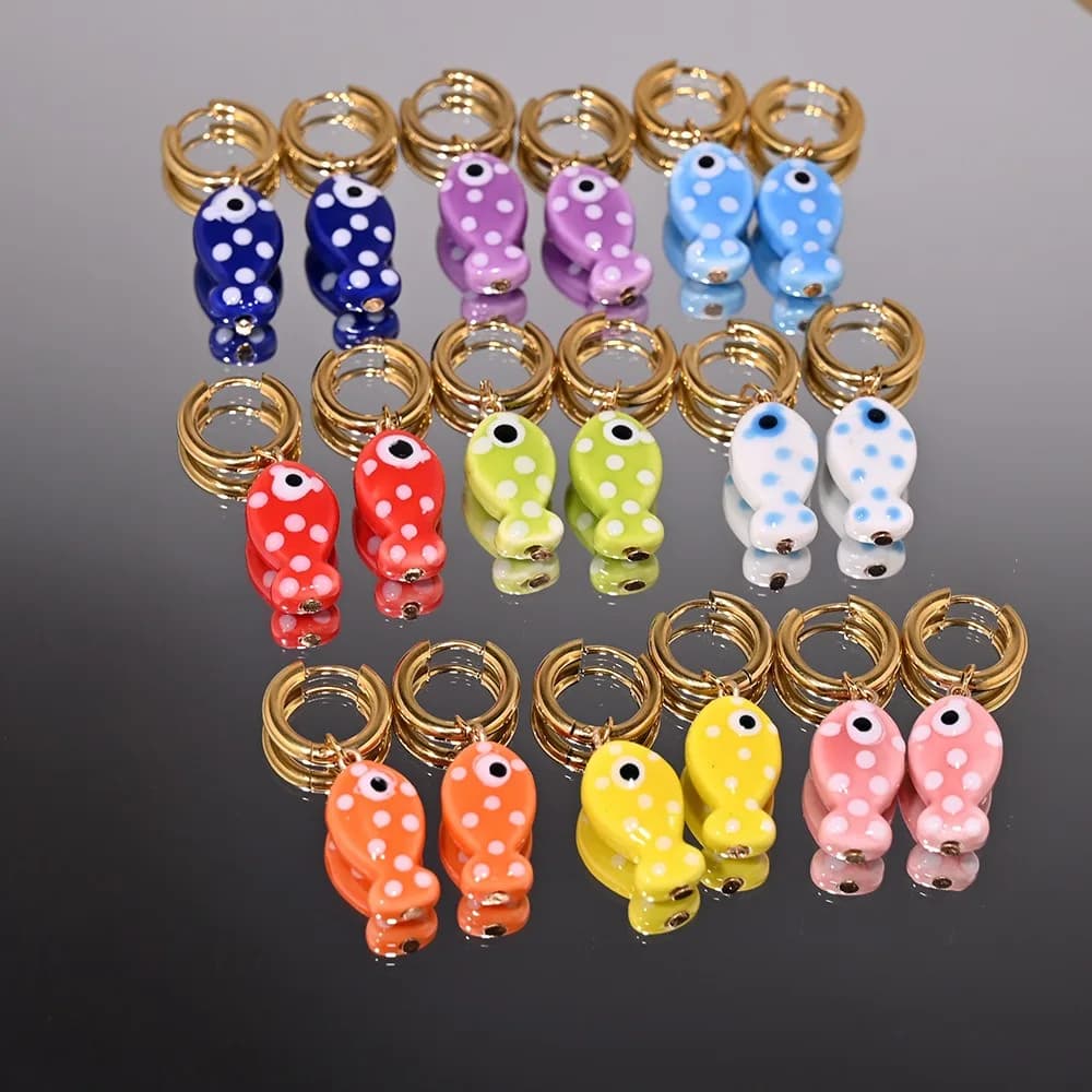 Carino dolce estate dopamina colorato ceramica piccolo pesce pendente orecchini a cerchio in acciaio inossidabile color oro per regali di gioielli da donna