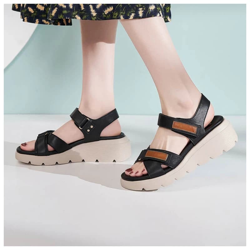 Estate 2025 Moda Nuovo Metallo Velcro Sandali da donna Cuneo Casual Leggero Pantofole di grandi dimensioni Semplice antiscivolo Versatile