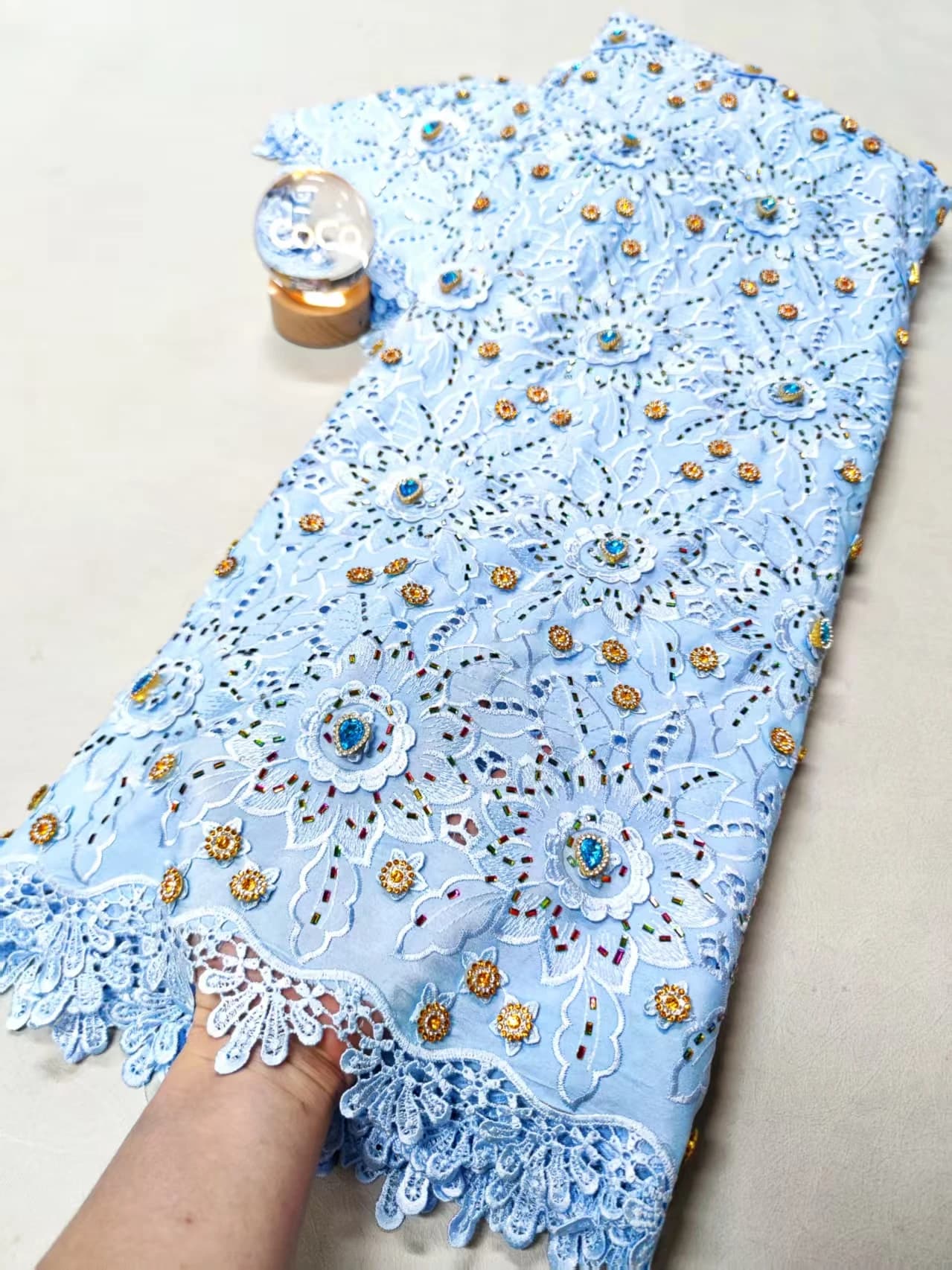 2025 Nuovo tessuto africano del pizzo nigeriano tulle ricamato abito da sposa materiale morbido cotone damascato per abiti da festa di nozze 5 metri