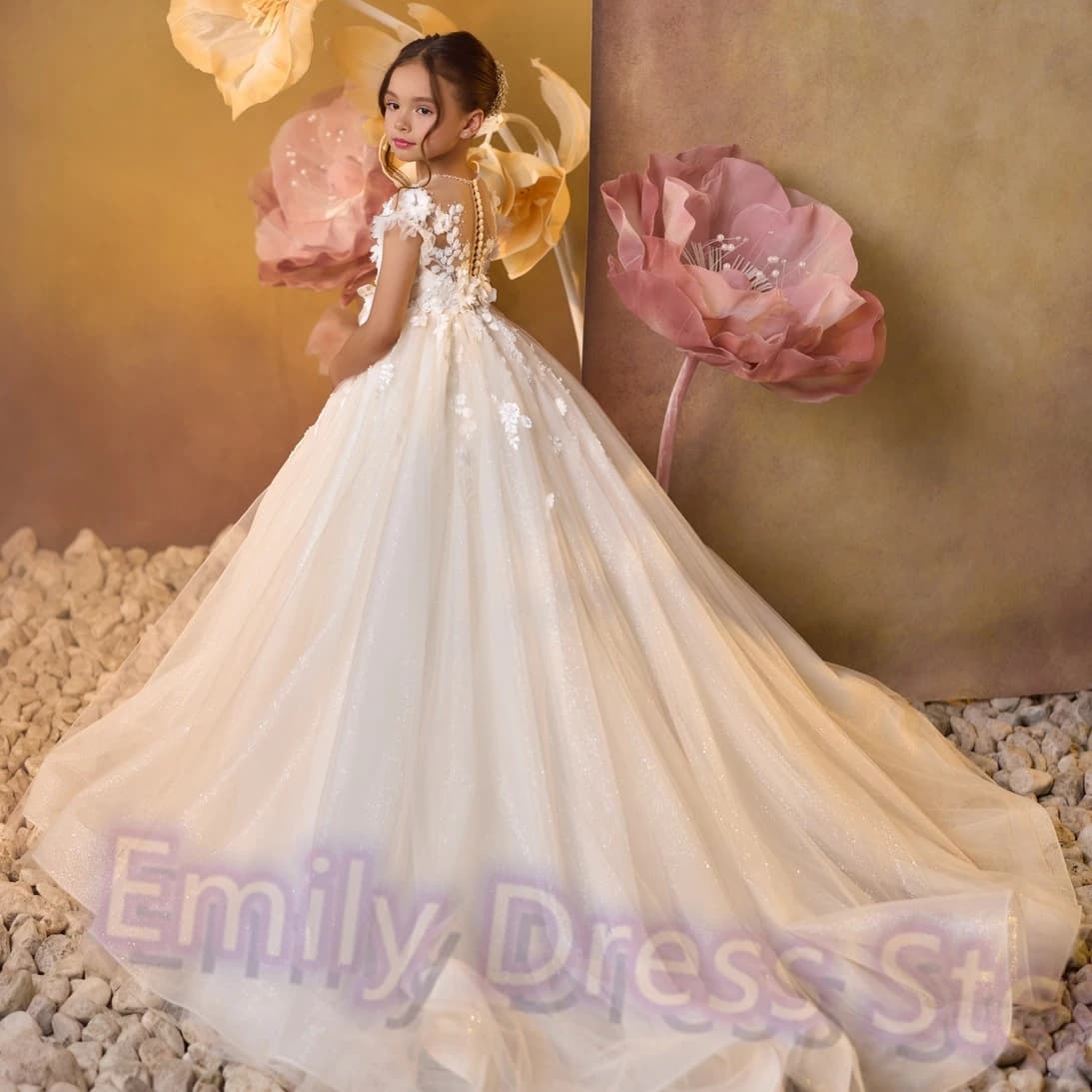 Abito da ragazza di fiore avorio personalizzato per abito da prima comunione per festa di compleanno con applicazioni in tulle senza maniche in pizzo