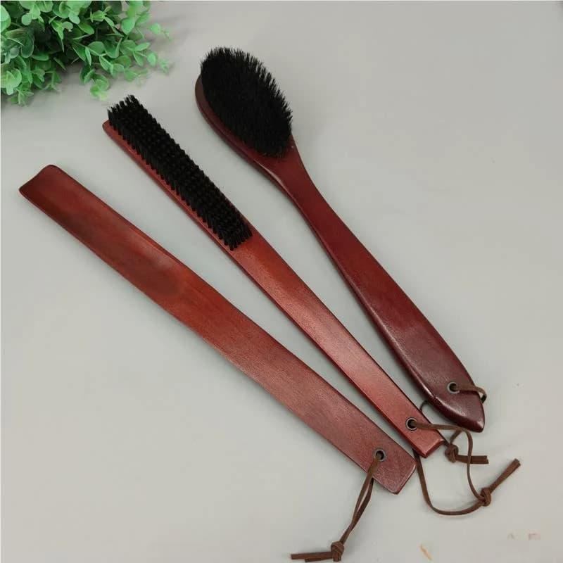 Calzascarpe e Spazzola per Vestiti con Manico Lungo in Legno Olandese, Rotonda e Quadrata, Colore Rosso Vino, Facile da Indossare e Togliere.